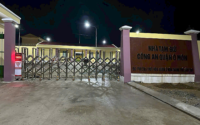 Lắp đặt cổng xếp tự động tại Cần Thơ